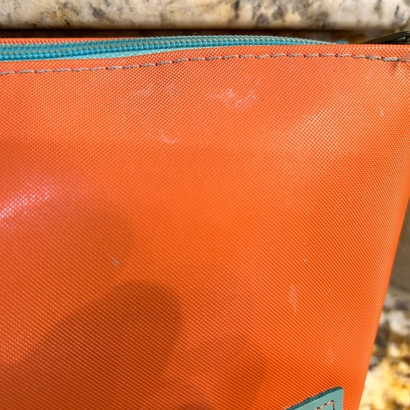 Jon Hart large/ grande makeup zipper pull bag with Crown details. - Picture 11 of 15